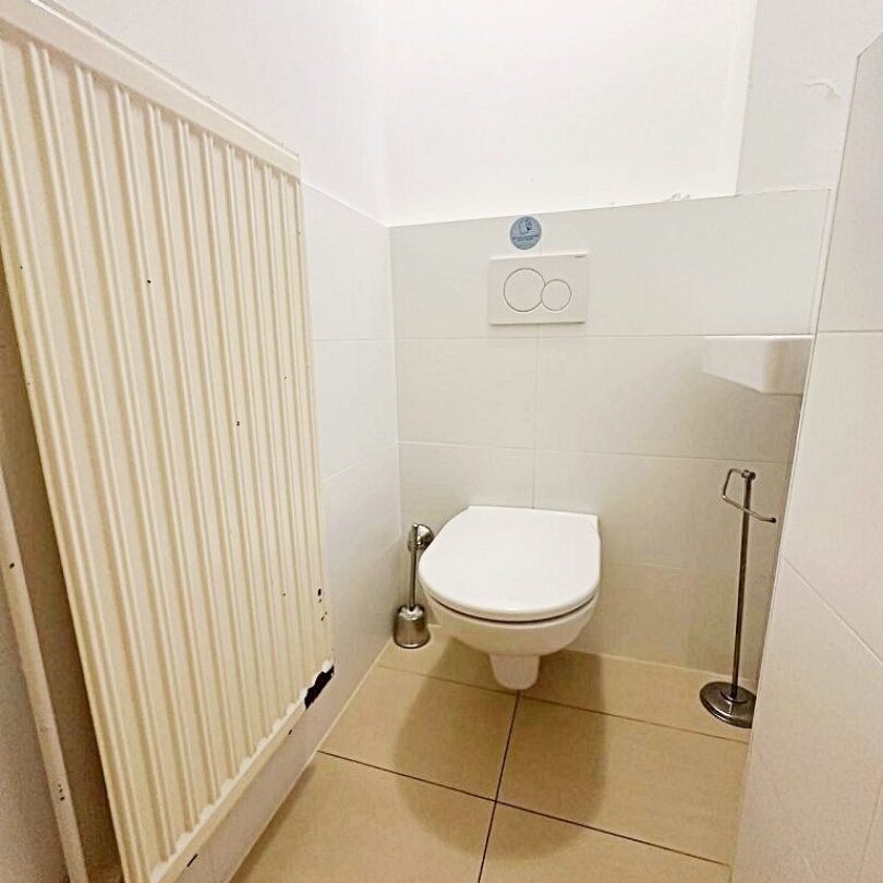 OPERNRING, STAATSOPER, klimatisierte 106 m2 Altbau, 3 Zimmer, Möblierung möglich, Extraküche, 2 Bäder, 4. Liftstock - Foto 1