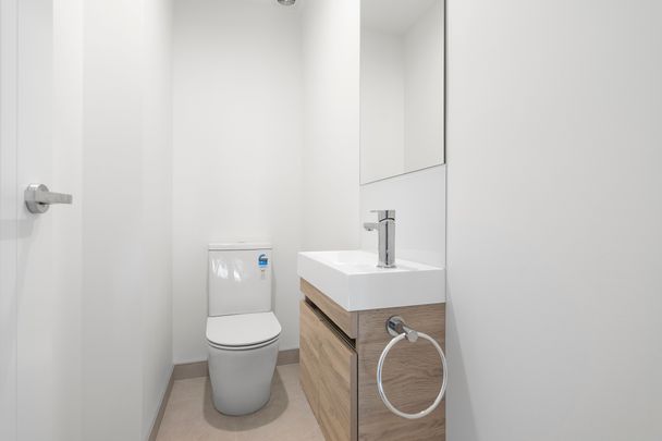 Tamora Lane Gem: Immaculate 3-Bedroom Townhouse For Rent - Photo 1