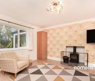 Maple Close, Sandhurst, Berkshire, GU47 - Photo 2