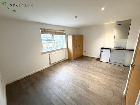 Studio to rent - Photo 2