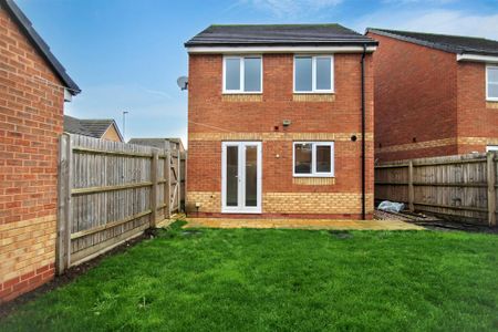 3 bedroom detached house to rent - Photo 2