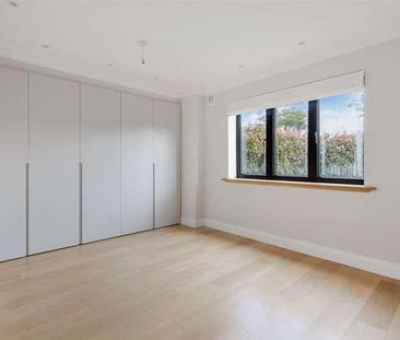 The Crescent, Station Road, Woldingham, CR3 - Photo 3