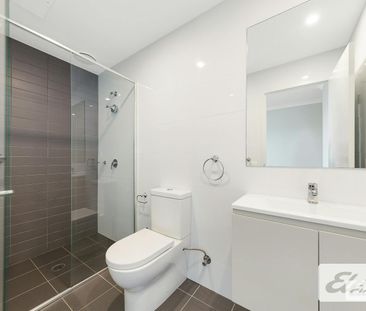 Modern Apartment with View - Photo 5