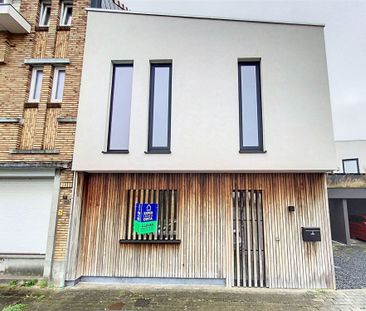 Rijwoning met 3 slaapkamers, terras en tuin - Photo 3