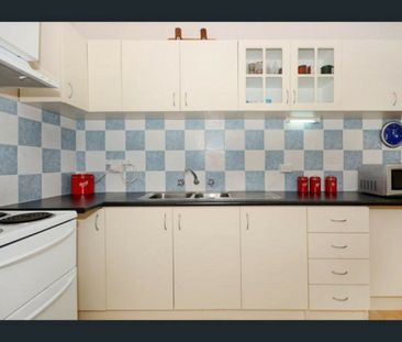 Charming Renovated Villa in Quiet Complex - Photo 4