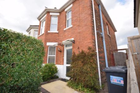 To Rent Shelbourne Road, Charminster, Bournemouth, BH8 £2,450 pcm Tenancy Info - Photo 5