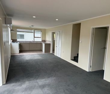 Newly renovated 3 bedroom home - Photo 1