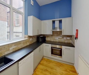 6 bedroom townhouse to rent - Photo 1