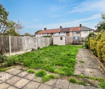 4 bedroom end of terrace house to rent - Photo 5