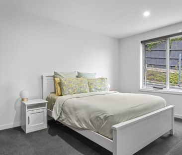 A contemporary & stylish townhouse in West Launceston!! - Photo 3