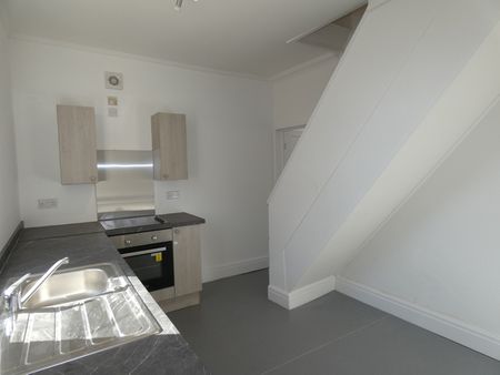 Cross Street - Photo 5