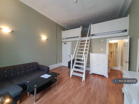 1 bedroom in a house share to rent - Photo 3