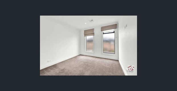 FRESHLY PAINTED IN CENTRAL LOCATION! - Photo 1