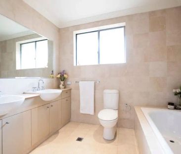 “Modern Spacious Family Home with Private Level Lawn” - Photo 5