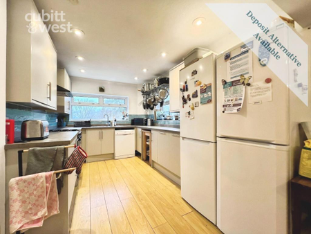 1 bedroom in a house share to rent - Photo 3