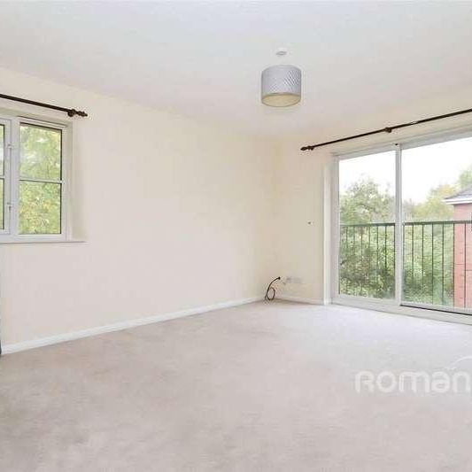Corfe Way, Farnborough, GU14 - Photo 1