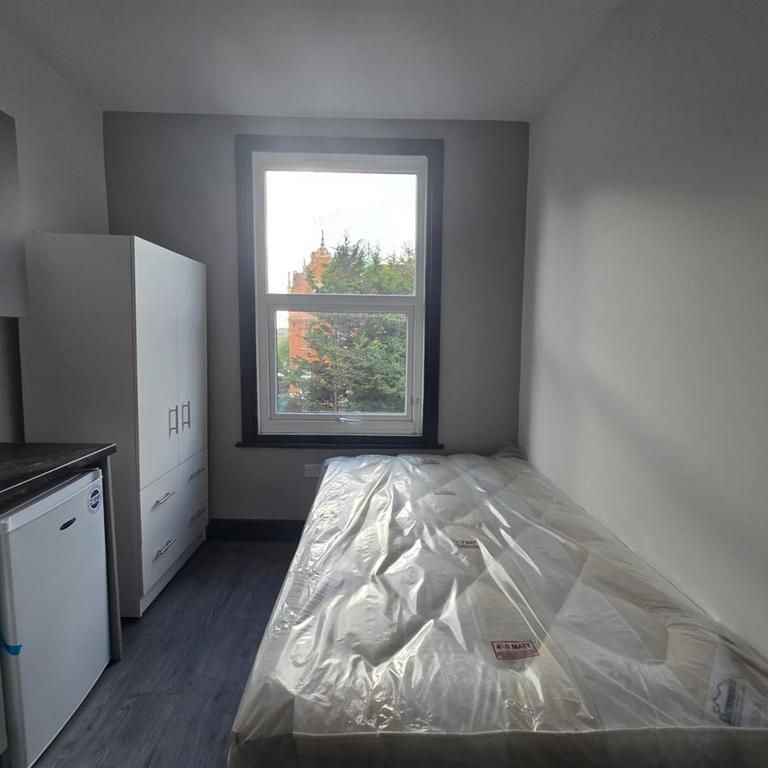 Studio to rent - Photo 1