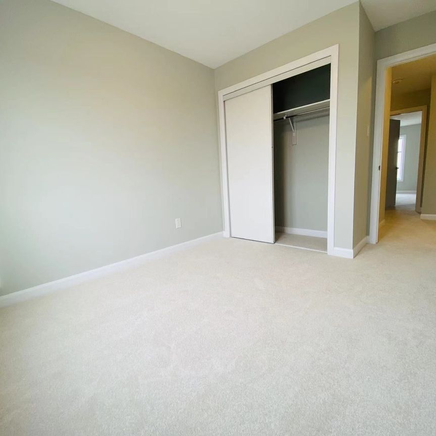 For Lease - 1075 SPEEDVALE Court, Kanata, Ontario - Photo 1