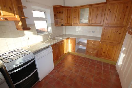 3 Bedroom Bungalow - Detached To Let - Photo 5