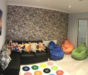 4 bedroom semi-detached house to rent - Photo 1