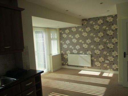 3 bedroom semi-detached house to rent - Photo 3