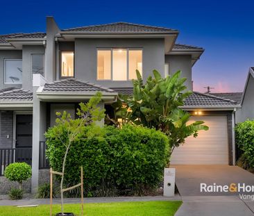 Modern Family Living in a Prime Greenvale Location - Photo 4