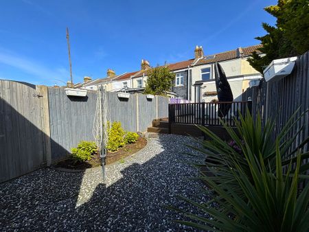 Mayfield Road, Gosport - Photo 3