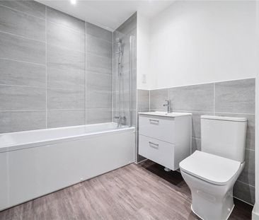 4 bedroom house to rent Waterslade Way, Houghton Regis, Dunstable, ... - Photo 5