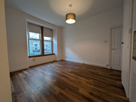 1 bed Flat to rent - Photo 2