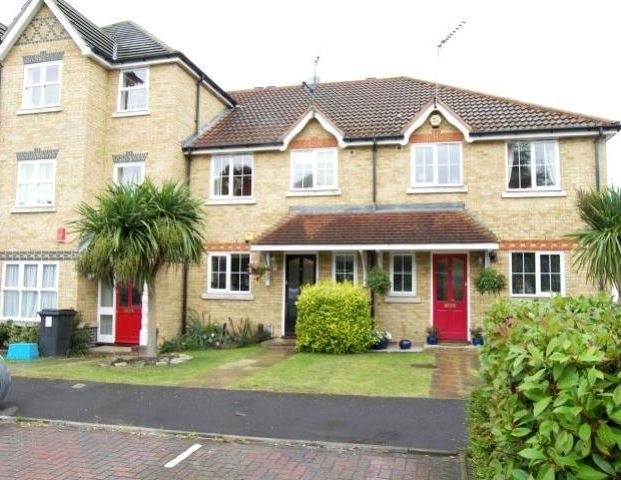 4 bedroom end of terrace house to rent - Photo 1