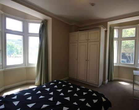 Semi-Furnished City Apartment in Great Location! - Photo 2