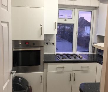 1 bedroom in a house share to rent - Photo 2