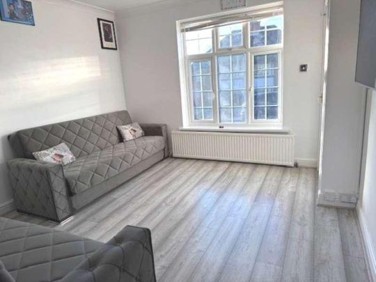 Spearing Road, High Wycombe, HP12 - Photo 1