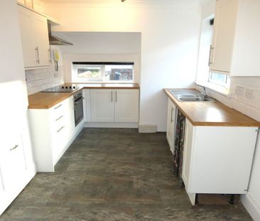 3 bed House - To Let - Photo 6