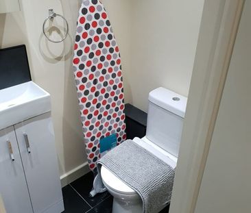 Studio Flat, Chatsworth Road, NW2 - Photo 5