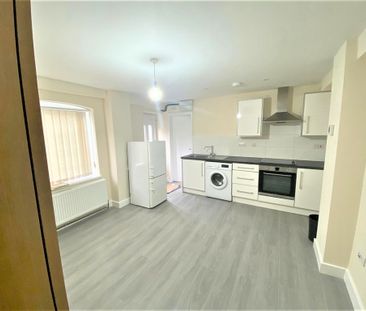 Studio Flat To Let - High Wycombe - Photo 3