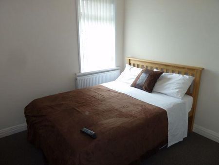 3 bedroom terraced house to rent - Photo 2