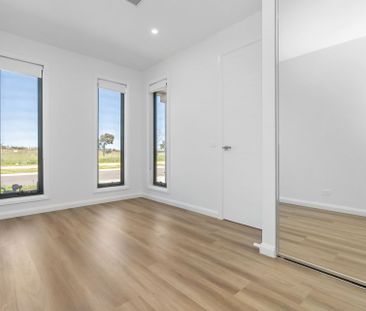 Brand new elegant home - Photo 4