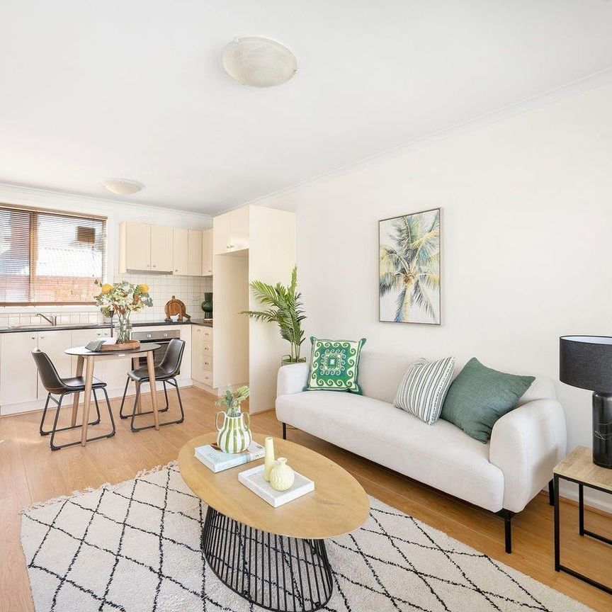 A Short-Term Inner-North Retreat — Fully Furnished | 6-Month Lease - Photo 1