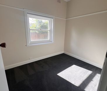 Character Home - Three Bedrooms, Study, Shed & Additional Parking - Photo 4