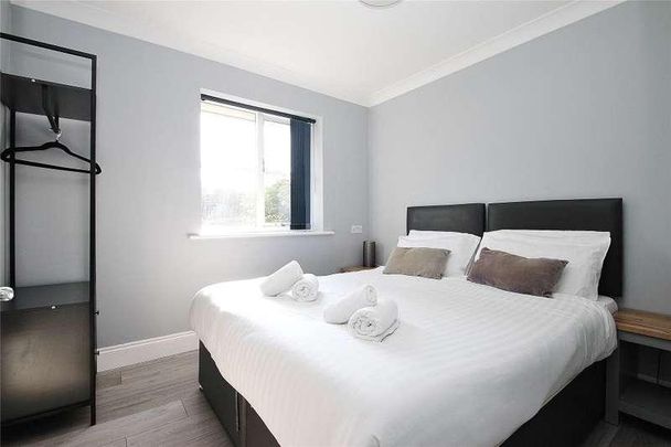 Knaphill, Woking, GU21 - Photo 1