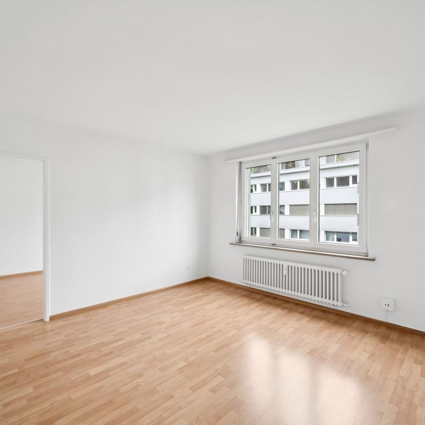Schöne 3 ZWG mit grossem Balkon! - Photo 1
