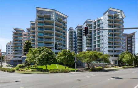 “Fully Furnished Three Bedroom Unit with 2 secure car spaces - BE QUICK” - Photo 3