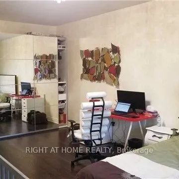 Condo Townhouse For Lease | W9232889 - Photo 1