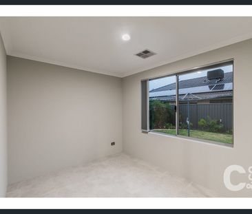 4x2 with Ducted AC & Solar Panels! - Photo 6