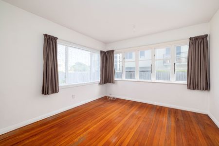 Three Bedroom Home On Keppel Street! - Photo 5