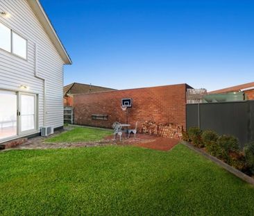 Stylish Living Behind a Charming Exterior - Photo 4