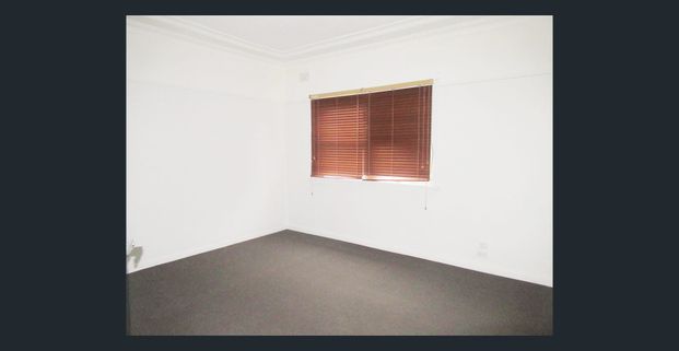 3 BEDROOM HOME IN PRIME LOCATION! - Photo 1