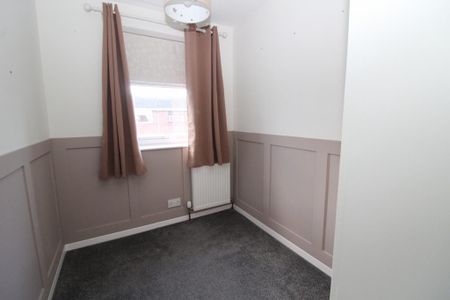 3 bedroom end of terrace house to rent - Photo 3