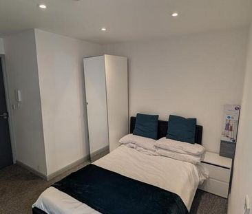 1 bedroom in a house share to rent - Photo 3
